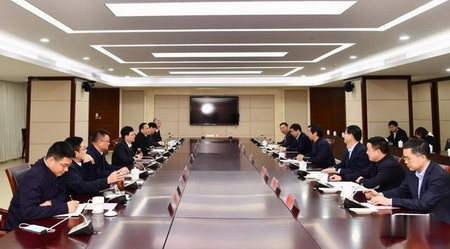 鹽集團(tuán)黨委書記、董事長章朝陽與淮安市市長陳之常深入洽談推進(jìn)鹽穴儲(chǔ)油氣庫項(xiàng)目建設(shè),共商“十四五”發(fā)展 鹽集團(tuán)黨委書記、董事長章朝陽與淮安市市長陳之常深入洽談推進(jìn)鹽穴儲(chǔ)油氣庫項(xiàng)目建設(shè),共商“十四五”發(fā)展