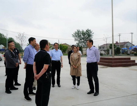 蘇鹽集團(tuán)黨委書記、董事長(zhǎng)章朝陽一行赴濱??h考察調(diào)研 蘇鹽集團(tuán)黨委書記、董事長(zhǎng)章朝陽一行赴濱海縣考察調(diào)研