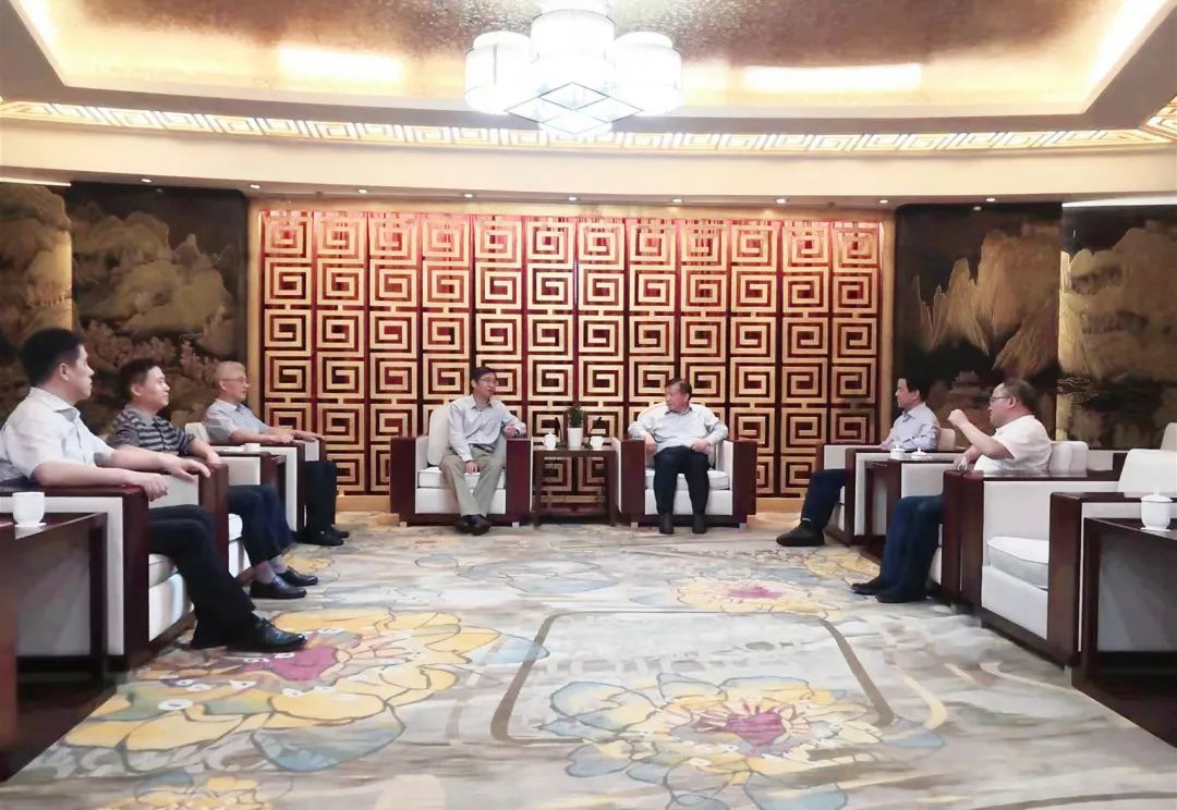 蘇鹽集團(tuán)黨委書記、董事長(zhǎng)章朝陽(yáng)拜訪連云港市委書記方偉 蘇鹽集團(tuán)黨委書記、董事長(zhǎng)章朝陽(yáng)拜訪連云港市委書記方偉