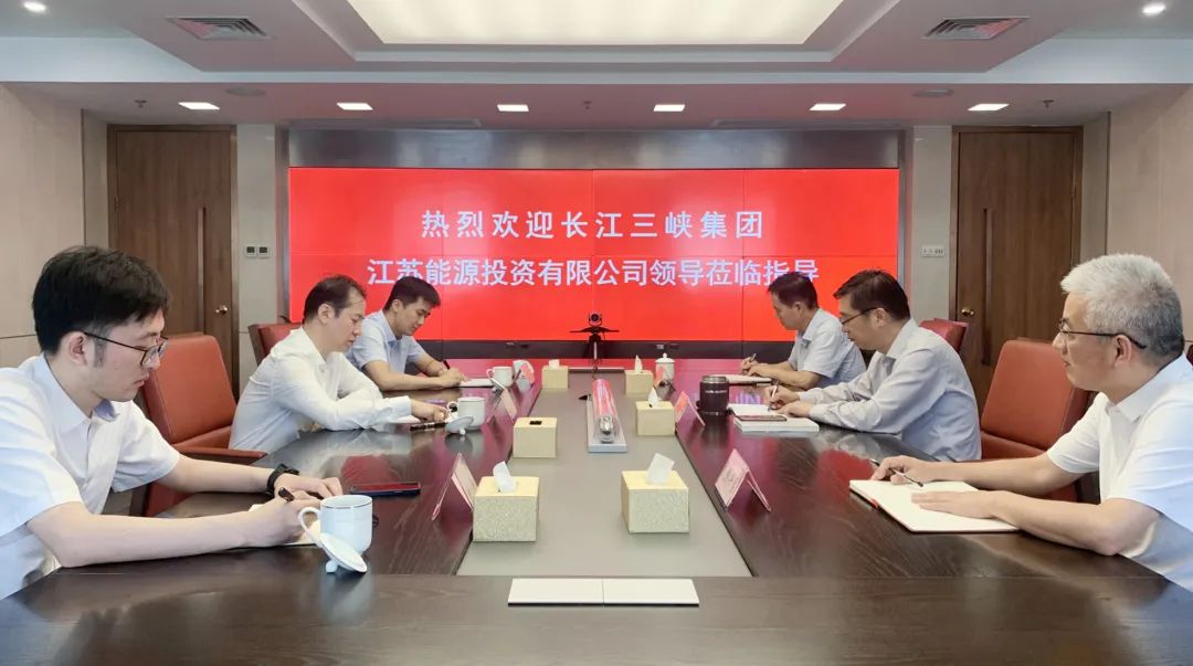 章朝陽會見三峽集團江蘇能源投資公司董事長、總經理袁英平 章朝陽會見三峽集團江蘇能源投資公司董事長、總經理袁英平