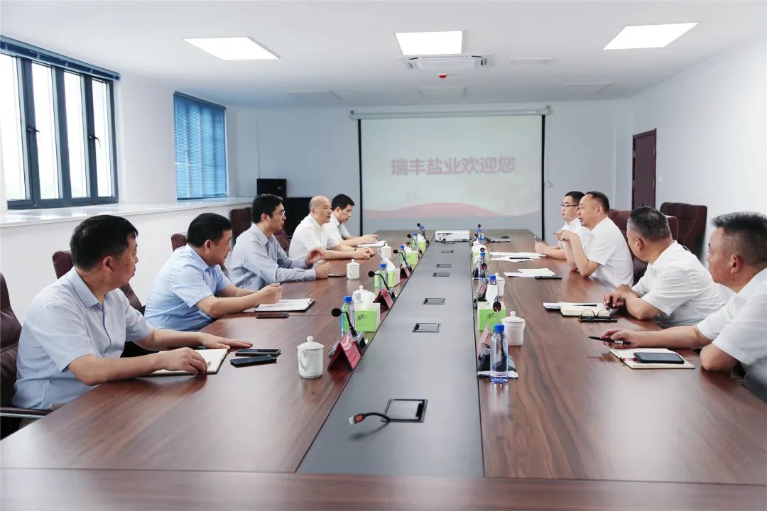 蘇鹽集團黨委書記、董事長章朝陽赴瑞豐鹽業(yè)公司 徐州鹽業(yè)公司調(diào)研 蘇鹽集團黨委書記、董事長章朝陽赴瑞豐鹽業(yè)公司 徐州鹽業(yè)公司調(diào)研
