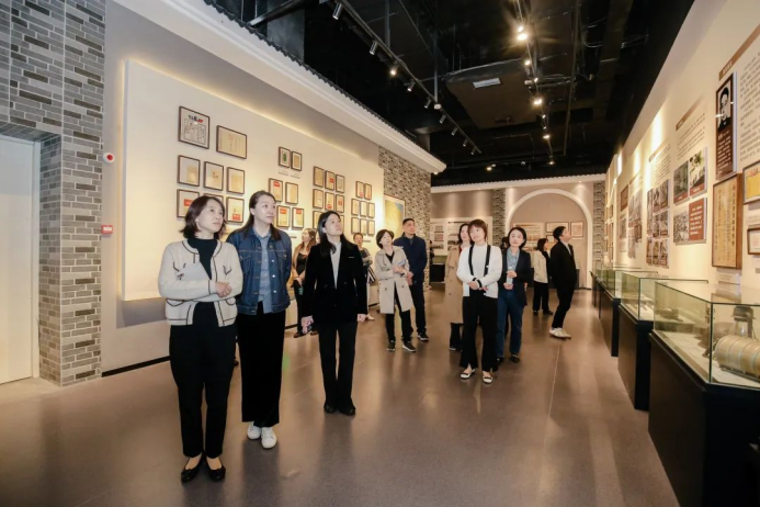 省部屬企事業(yè)工會商業(yè)貿(mào)易組產(chǎn)改工作巡講走進(jìn)蘇鹽集團(tuán) 省部屬企事業(yè)工會商業(yè)貿(mào)易組產(chǎn)改工作巡講走進(jìn)蘇鹽集團(tuán)